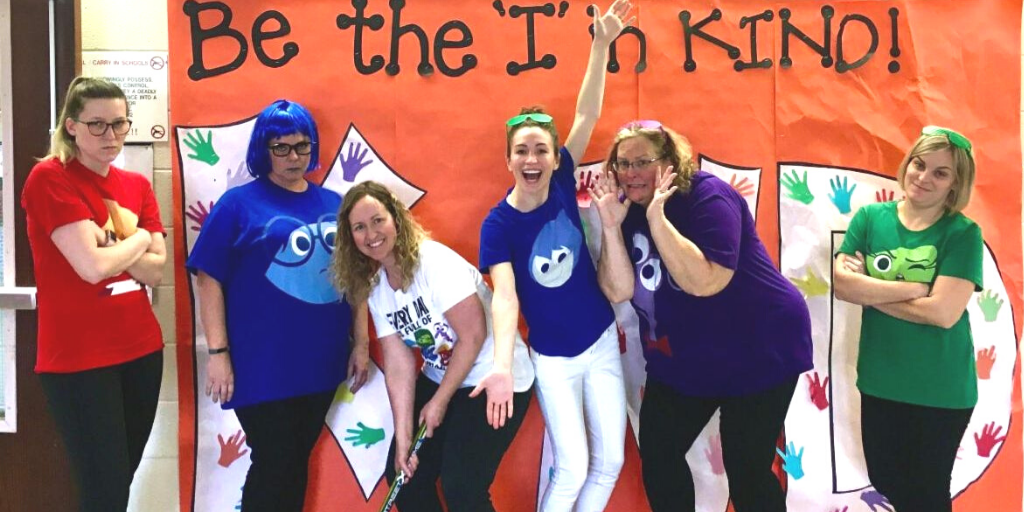 Be the "I" in "kind" poster with students in front